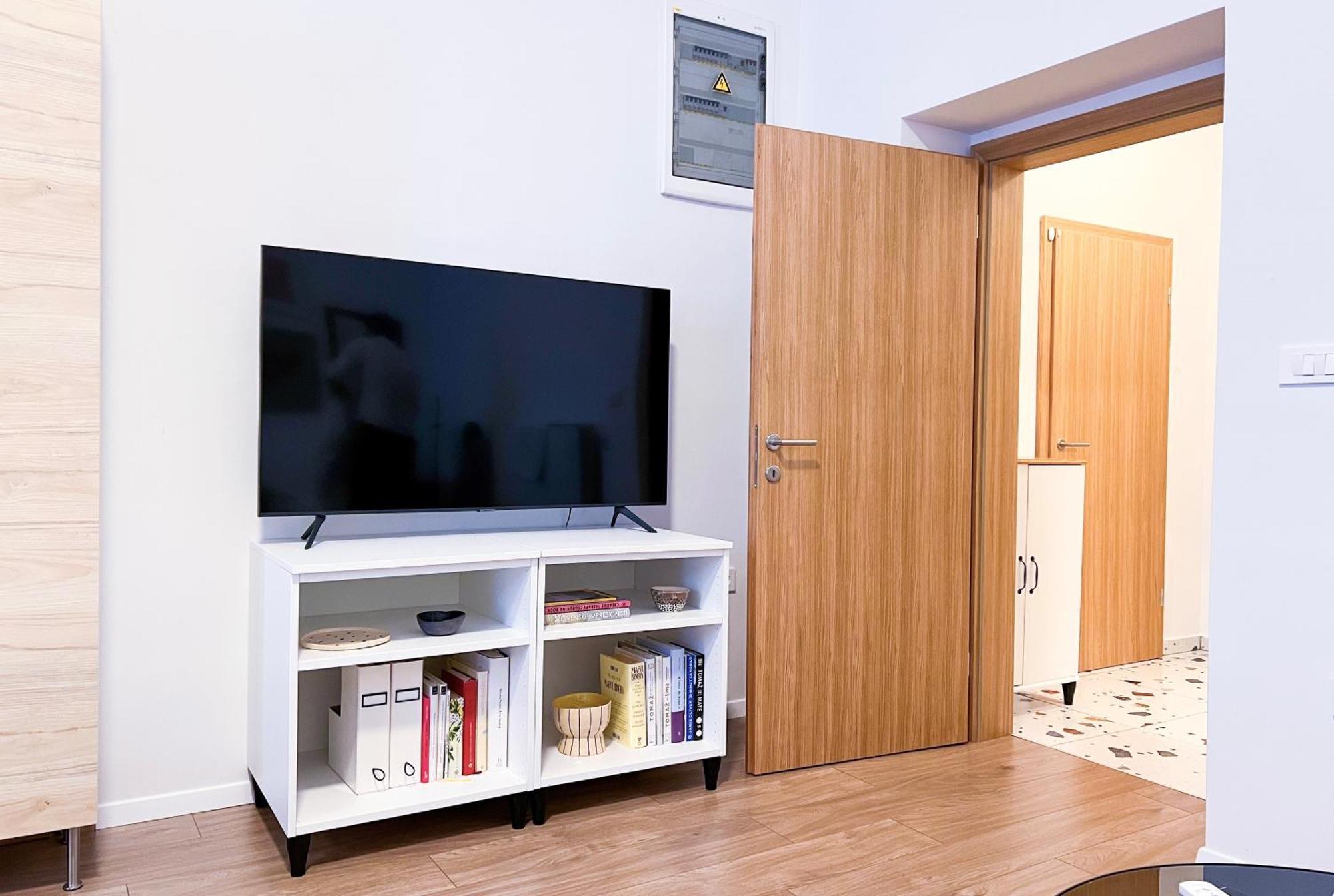 Aumetz Square Apartment Идрия Экстерьер фото
